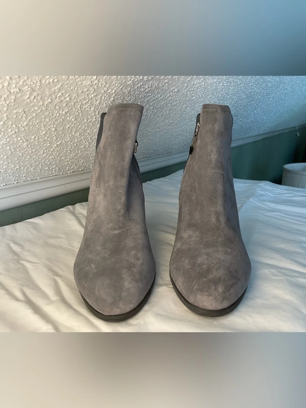 Vionic Whitney Gray Suede Block Heel Ankle Booties - Size 7.5